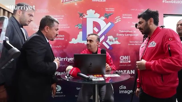 Bakan Kacır Demirören Medya standını ziyaret etti! Kacır 'Her Dilden TEKNOFEST' uygulamasını denedi