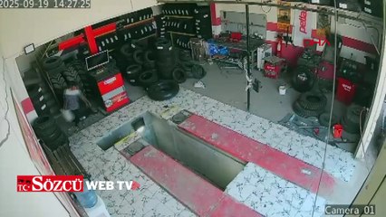 Oto lastikçide çalışan çırağın tamir çukuruna düştüğü anlar kamerada