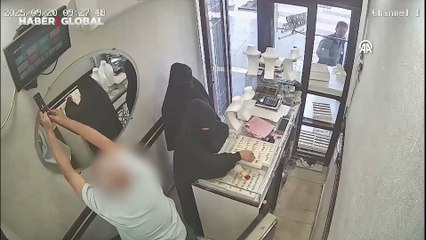 Çarşaf giydiler kuyumcudan 2,5 kg altın çalıp kaçtılar