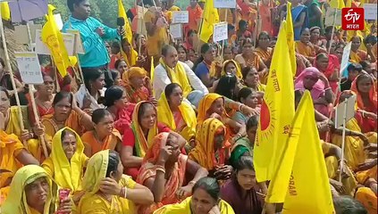 कुड़मी आंदोलन से रेल परिचालन पर व्यापक असर, रेलवे ट्रैक पर बैठी महिलाएं