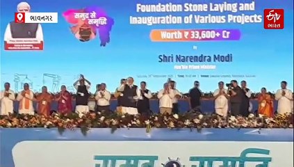 ભાવનગરમાં PM જોતા જ ધ્રૂસકે-ધ્રૂસકે રડી પડેલા બાળકે શું કહ્યું? ચિત્ર જોઈને મોદીએ સ્ટેજ પરથી વચન આપ્યું