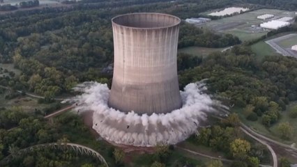 Así ha sido la demolición de la torre de refrigeración de la planta nuclear de Hartsville
