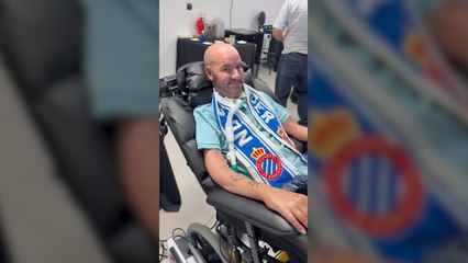 Jordi Sabaté apoyando al Espanyol en el Bernabéu