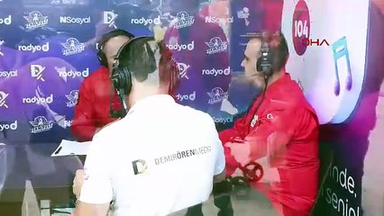 İstanbul- Bakan Kacır, Demirören Medya standını ziyaret etti