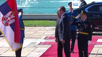 Serbie : un grand défilé militaire, conçu comme preuve de force sur fond de contestation étudiante