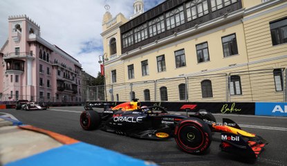 Sainz torea la lluvia y es segundo en Baku, sólo superado por la pole de Verstappen