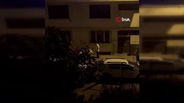 Hiç acımadan tekme tokat darp etti: Gençlerin kavgası kamerada!