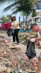 Voluntários se reúnem para limpar praia de Subaúma