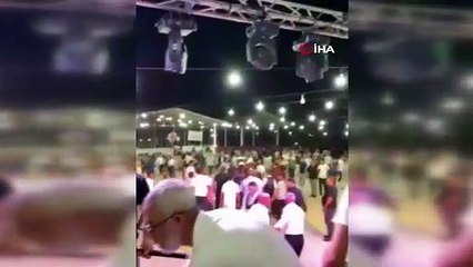 Düğünde halay için kadın soliste saldırdı!