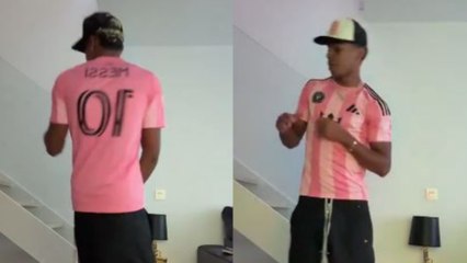 Lamine calienta antes del Balón de Oro con la camiseta de Leo Messi
