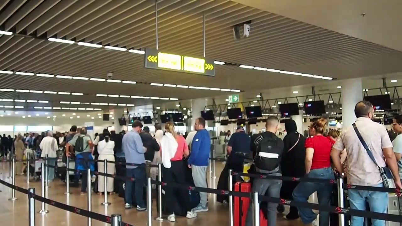 Vuelos cancelados y largas colas en aeropuertos de Europa afectados por un ciberataque