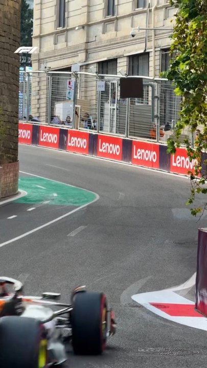 🏁 Bakou en feu !Verstappen arrache la pole au terme de qualifs folles marquées par 6 drapeaux rouges 🚩🔥Sainz en P2, Lawson surprend en P3 👏Leclerc & Piastri au tapis après leur crash 😬