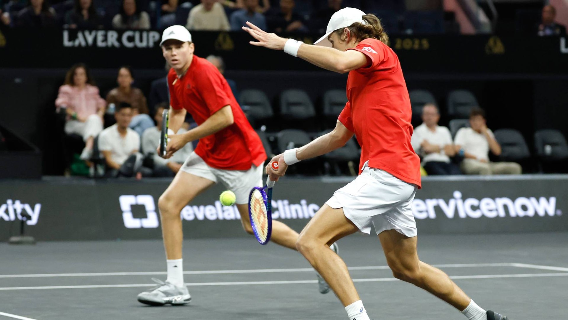 De Miñaur y Michelsen hunden más a Europa, obligada a ganarlo todo