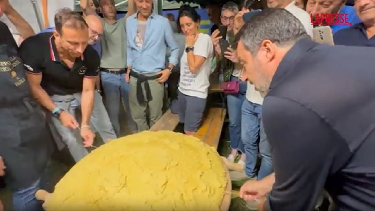 Fedriga a Pontida: «Vannacci? È toscano, non sa tagliare la polenta»