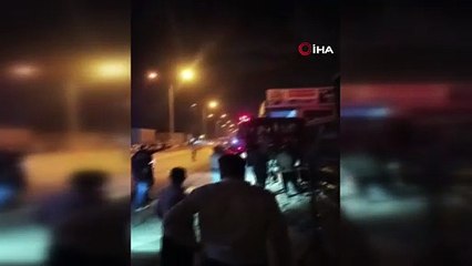 Alevlere teslim olan hurdalık alanda çıkan yangın geceyi aydınlattı