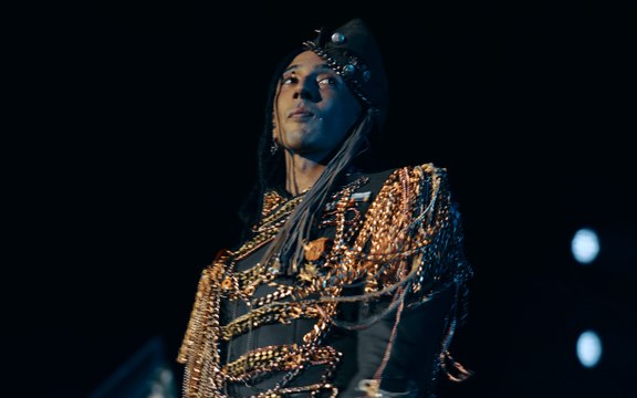 Ghali e il concerto-evento a Milano: nel suo Gran Teatro il racconto abbraccia attualità, arte, musica e stile