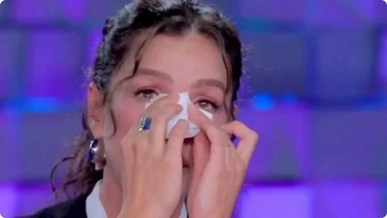 Özge Özpirinçci İtalyan TV'sinde gözyaşlarına boğuldu