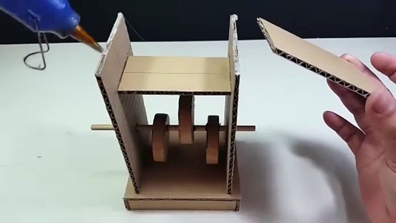 Build a Moving Mechanical Butterfly from Cardboard & Sticks – No Motors, Just DIY Magic!
