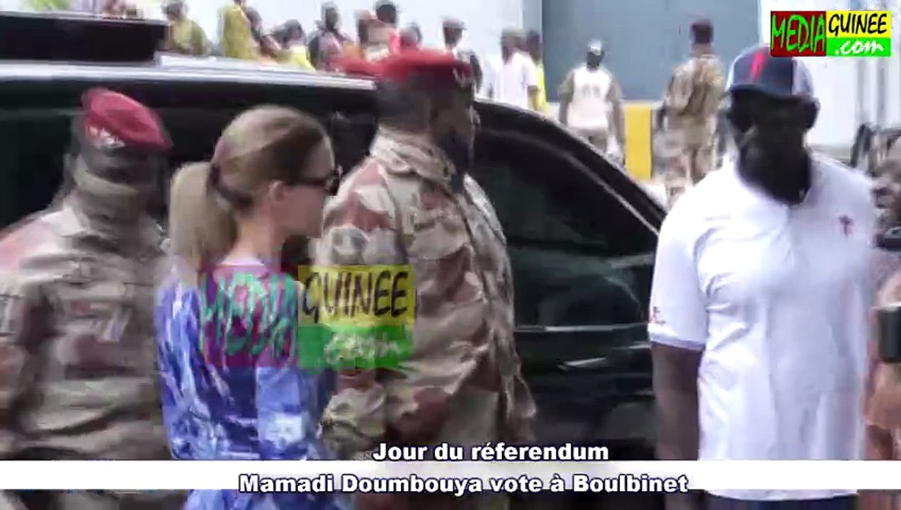 Jour du référendum : le président Mamadi Doumbouya vote à Boulbinet