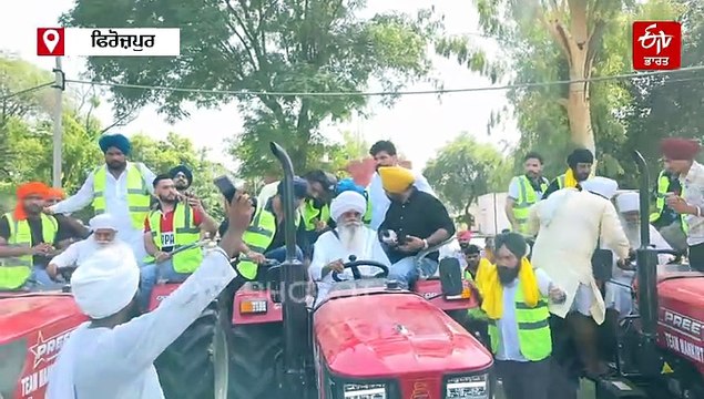 ਹੜ੍ਹ ਪੀੜਤਾਂ ਨੂੰ ਮਿਲਣ ਪਹੁੰਚਿਆ ਇਹ ਵੱਡਾ ਪੰਜਾਬੀ ਗਾਇਕ, ਦਾਨ ਕੀਤੇ ਟਰੈਕਟਰ