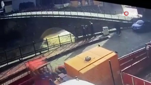 Karadeniz bölgesini vuran çamur selinde tarihi köprünün yıkılma anı kamerada