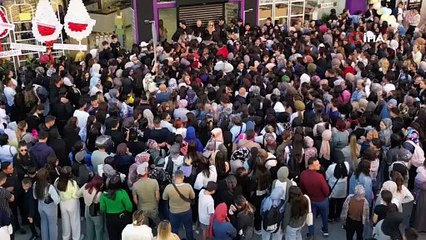İndirimi duyan kapıya dayandı, bir şehir karıştı, polis de ne yapacağını şaşırdı!
