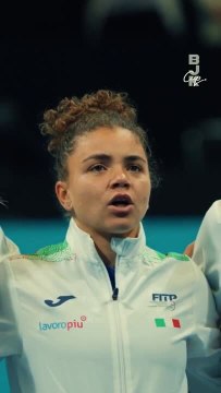 Jasmine Paolini sings Italian national anthem