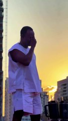 VÍDEO: Thiaguinho vai às lagrimas em seu primeiro show após o nascimento do filho Bento