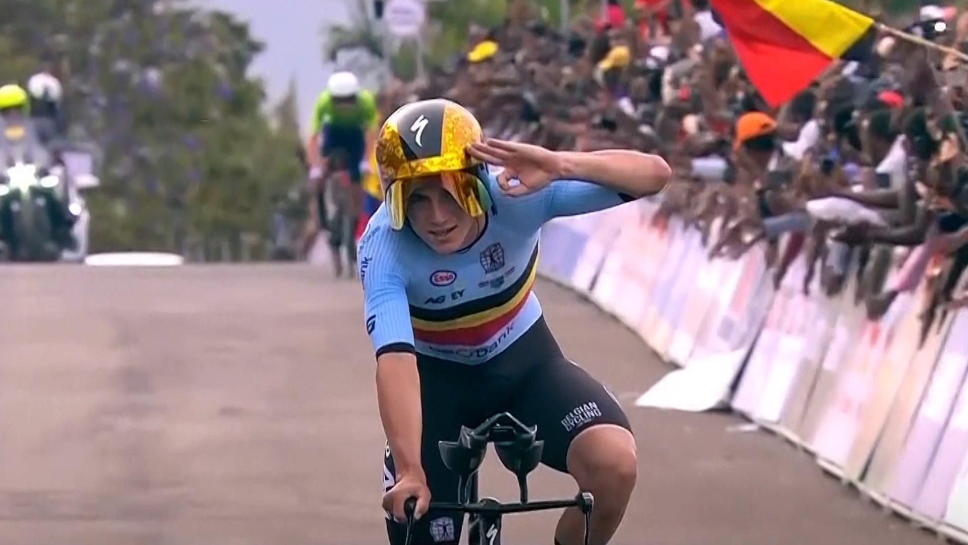 Evenepoel revalida su maillot arcoíris contra el crono con una