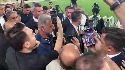 Sadettin Saran Taraftarları Coşturdu: Ellerini Havaya Kaldırıp Selamladı ⚽