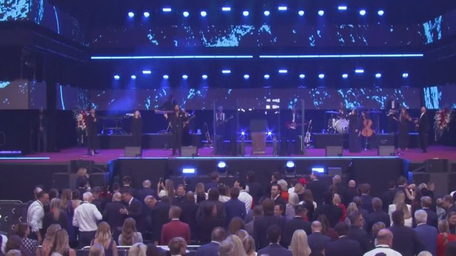 Emotional Farewell: Fans and Supporters Pay Tribute to Charlie Kirk at His Memorial