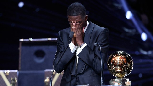 En larmes, Ousmane Dembélé remporte le Ballon d'or devant Lamine Yamal