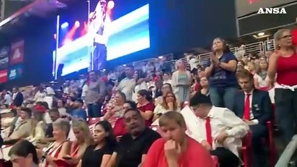 Charlie Kirk, pieno lo stadio dei funerali: 200mila persone a onorarlo