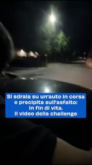 Si sdraia su un’auto in corsa e precipita sull’asfalto: in fin di vita. Il video della challenge
