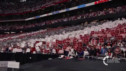 La foule se rassemble pour l'hommage à Charlie Kirk en Arizona