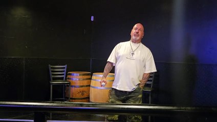 MOTLEY CRUE - ON WITH THE SHOW (PERFORMED LIVE AT THE WESTERNER)