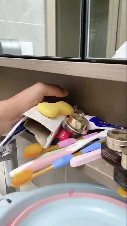 wall mounted automatic toothpaste squeezer