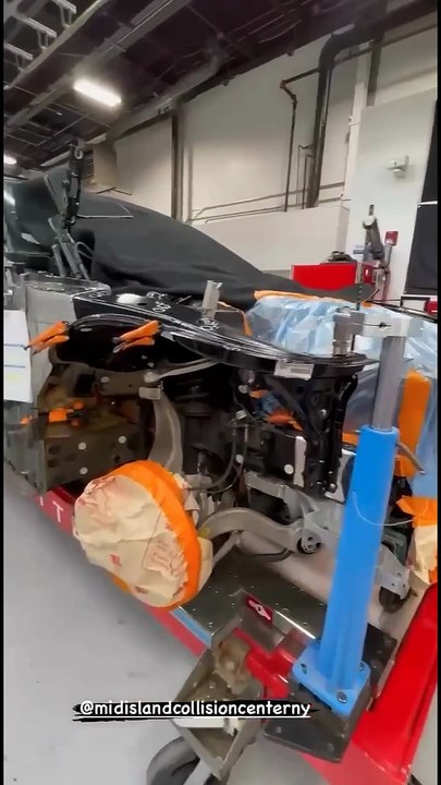 Sound Bodyshop Midisland Collision utilize #celette benches and universal jigs to achieve best results!