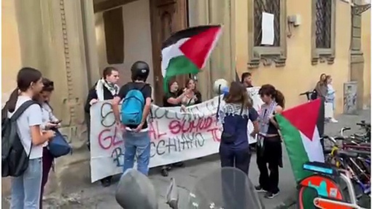 Firenze, il corteo in centro per Gaza. Presidio del collettivo davanti al liceo Machiavelli