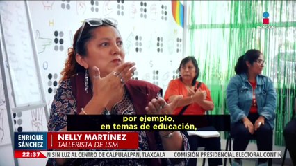 Conoce a Nelly, una mujer que enseña el lenguaje de señas