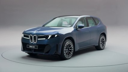 The new BMW iX3 50 xDrive - Operation of Central Display