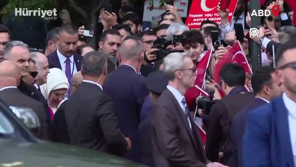 Cumhurbaşkanı Erdoğan, ABD'deki Türkevi'ne girişinde sevgi gösterileriyle karşılandı