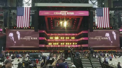 Trump dirige-se a "nação em luto" no funeral de Charlie Kirk no Arizona, perante milhares de pessoas