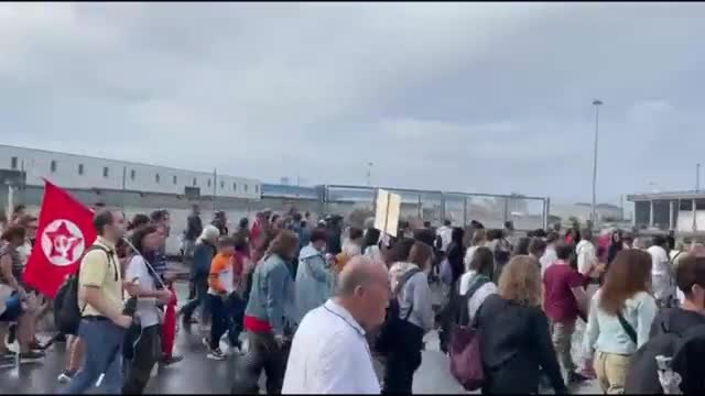 Livorno per Gaza, bloccato il porto