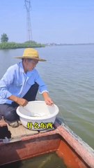 "Legendary Fishing Skills: Watch This Old Man Reel in the BIGGEST Catch Ever!"