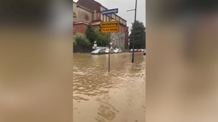 Milano, il Seveso esonda in zona Niguarda e Prato Centenaro: gli allagamenti in viale Suzzani