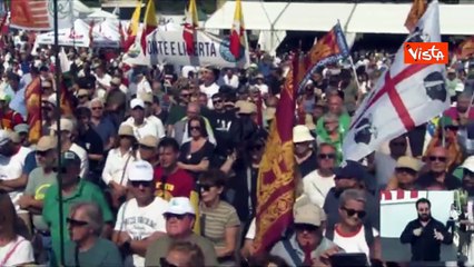 Salvini: "Le grandi banche aiutino con il piano casa"