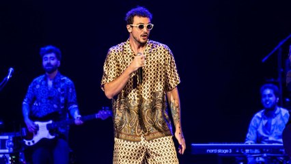 Carl Brave chiuderà il 27 novembre al Palazzo dello sport il suo «Notti Brave Amarcord tour»: ritorno alle origini del rap