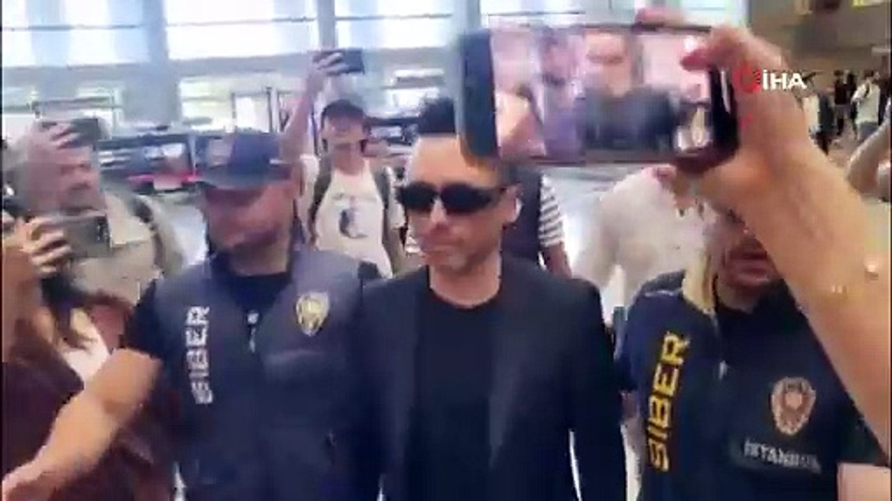 Mabel Matiz olarak bilinen şarkıcı Fatih Karaca hakkında, yazdığı "Perperişan" isimli şarkının sözleri nedeniyle İçişleri Bakanlığı müracaatı üzerine İstanbul Cumhuriyet Başsavcılığı tarafından müstehcenlik suçu iddiasıyla soruşturma başla