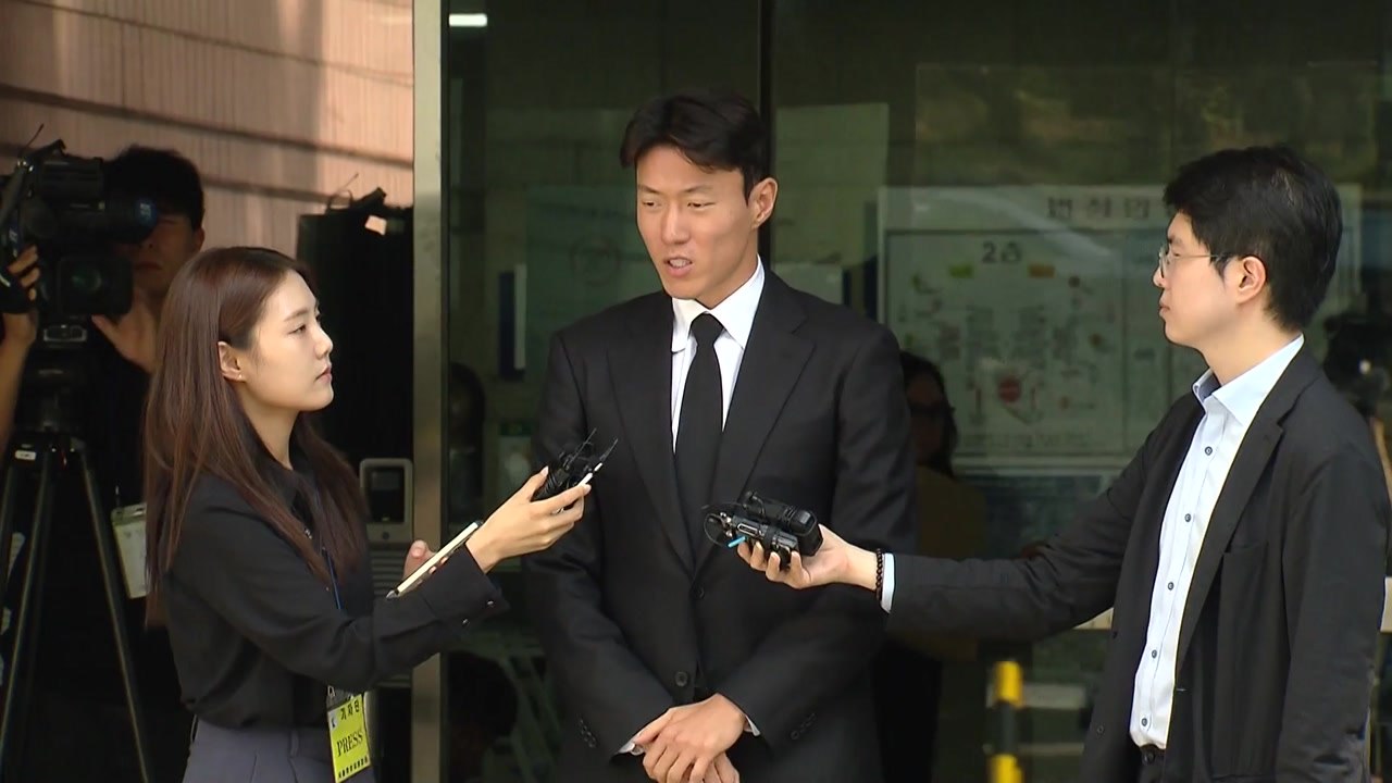 축구협회 "황의조 '준 영구제명'...국내 활동 불가" / YTN